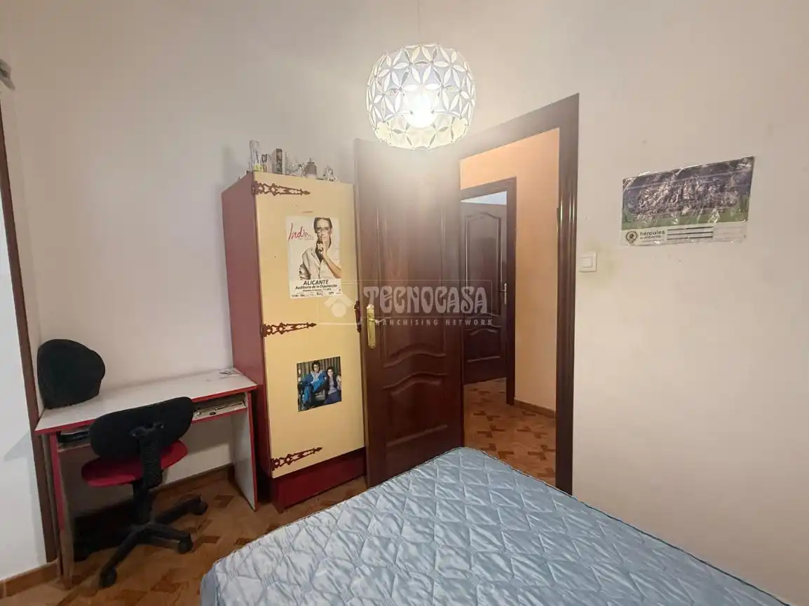 Habitación de Piso en venta en Alicante / Alacant con Balcón