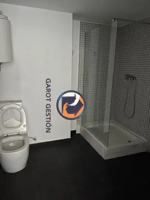 Badezimmer von Loft zum Verkauf in Guadalajara mit Klimaanlage, Heizung und Ofen