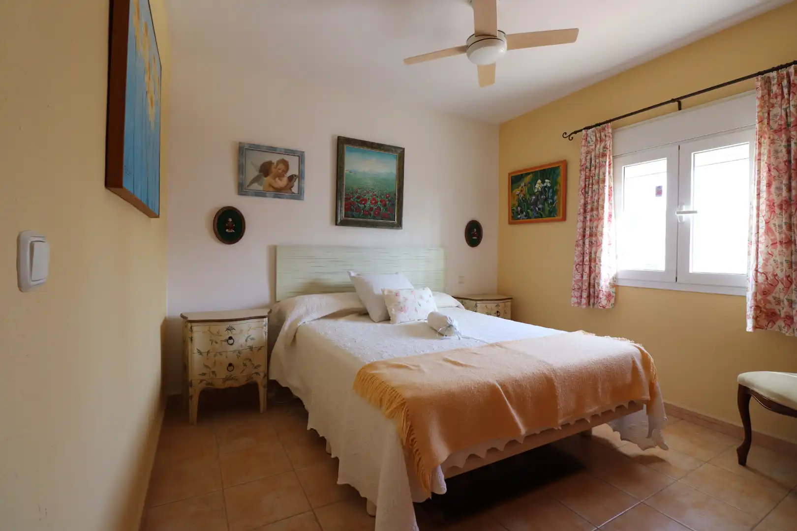 Habitación de Casa adosada en venta en Casares con Terraza, Amueblado y Alarma