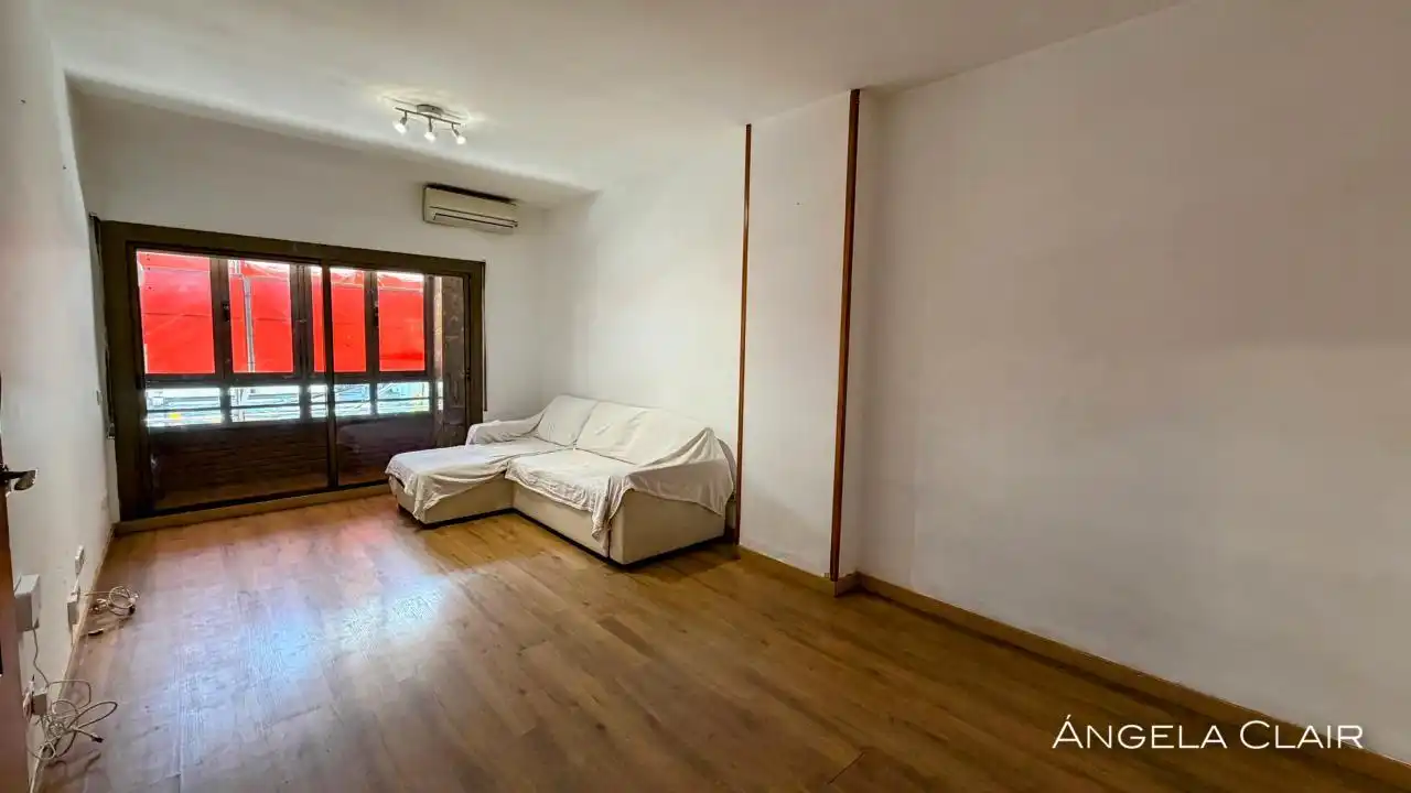 Living room of Flat for sale in Barcelona  with Air Conditioner, Heating and Parquet flooring