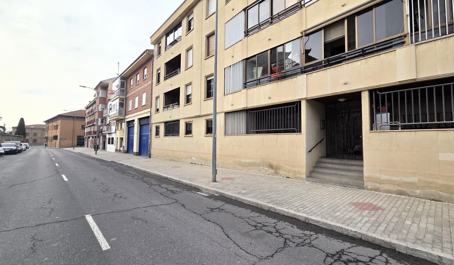 Vista exterior de Piso en venta en Ávila Capital con Calefacción y Amueblado