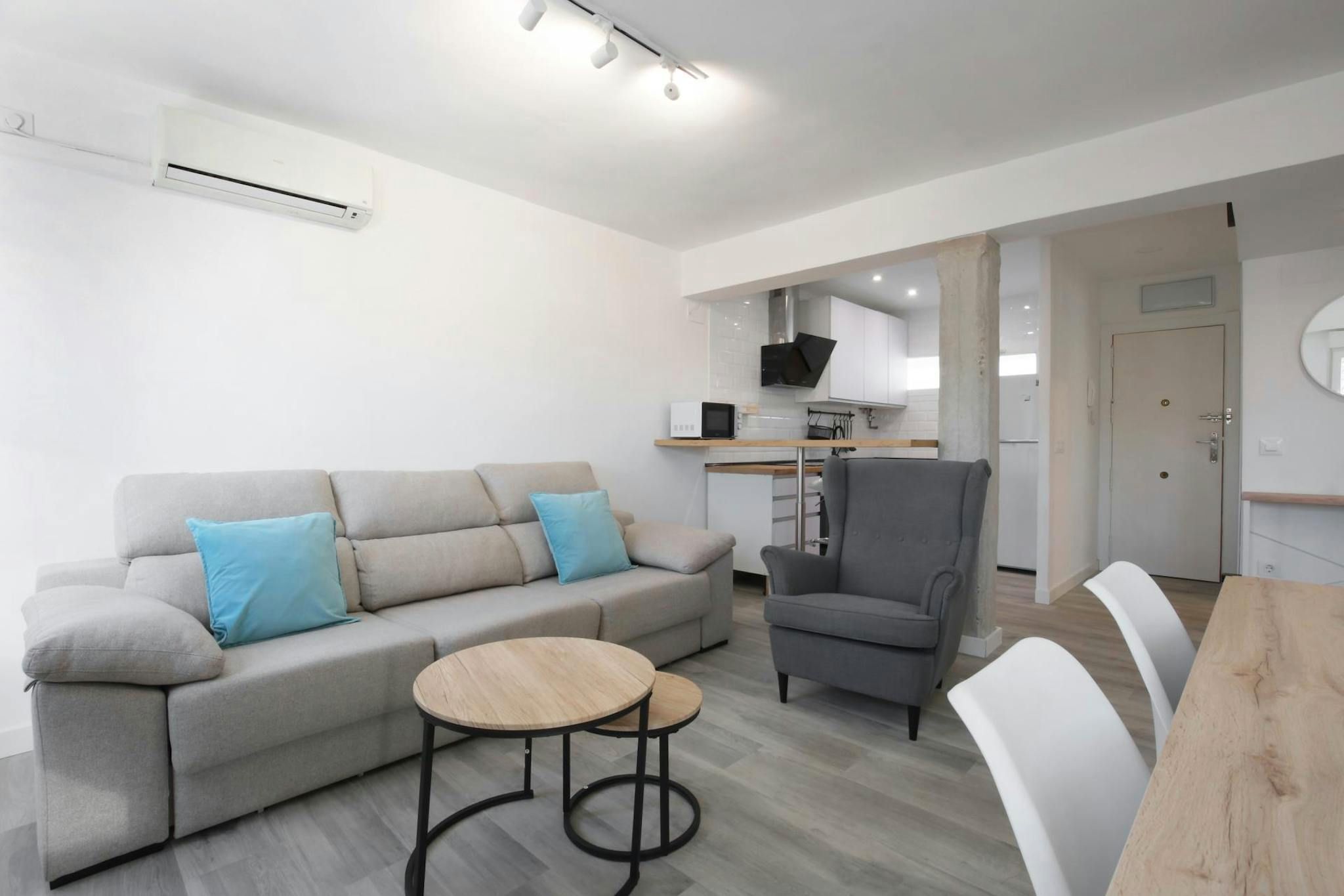 Sala d'estar de Pis de lloguer en  Madrid Capital amb Aire condicionat, Calefacció i Moblat