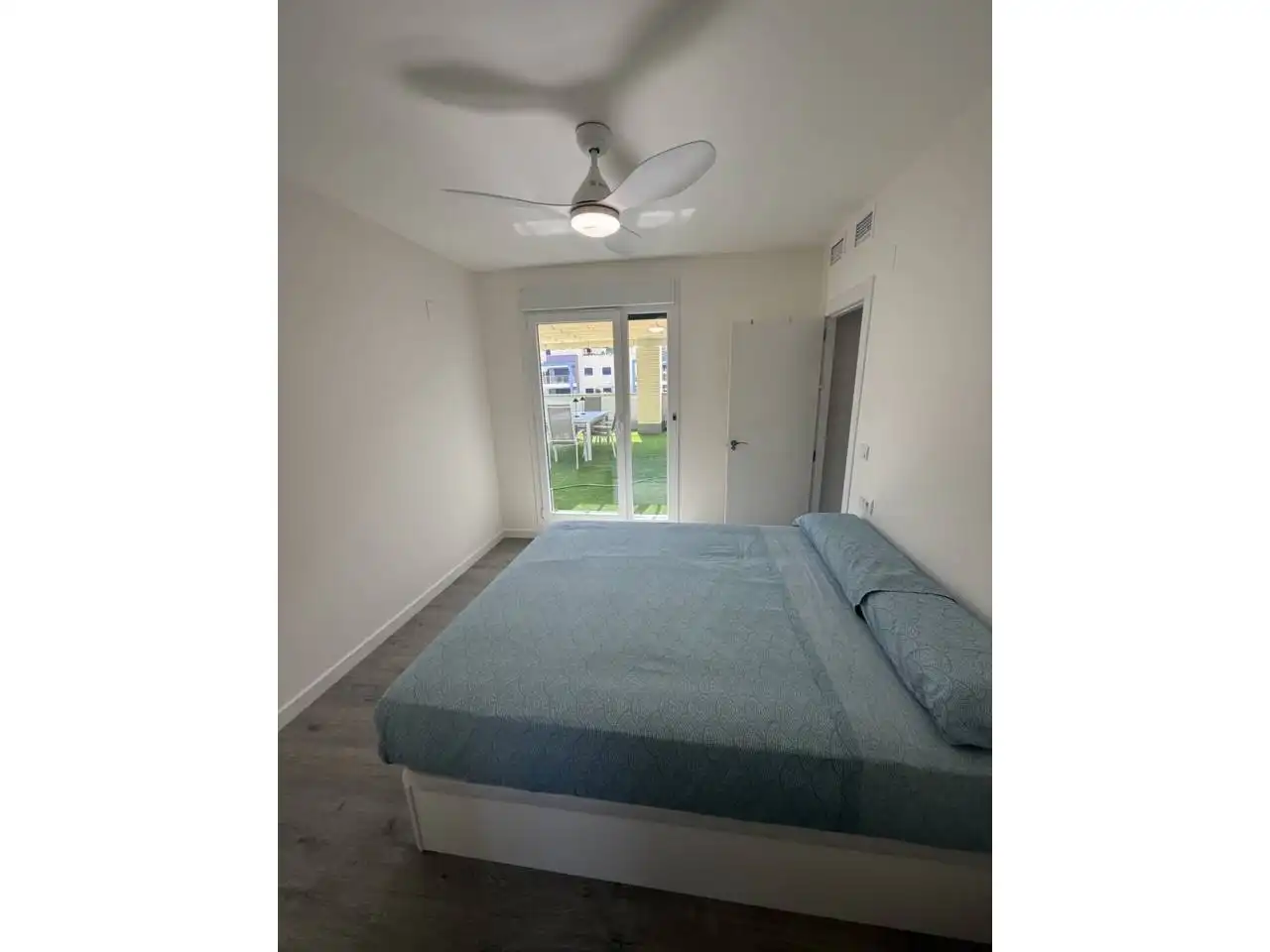 Schlafzimmer von Dachboden zur Miete in Almuñécar mit Klimaanlage, Terrasse und Möbliert