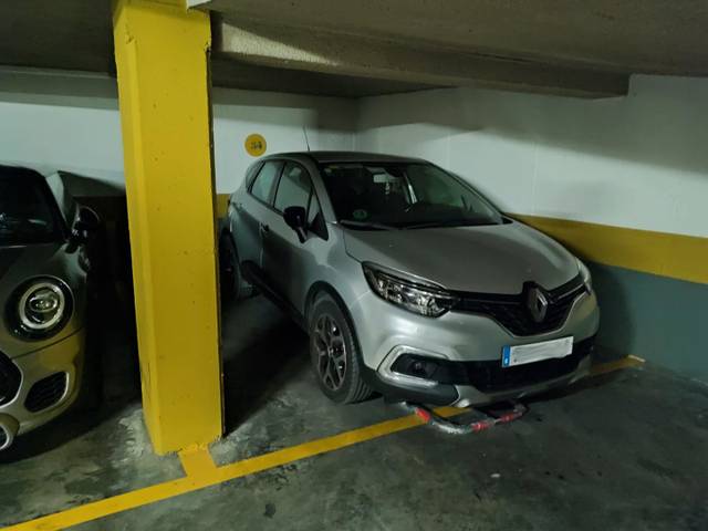 Garaje en Alquiler en Calle San Florencio, 4 en La Calzada - La Florida