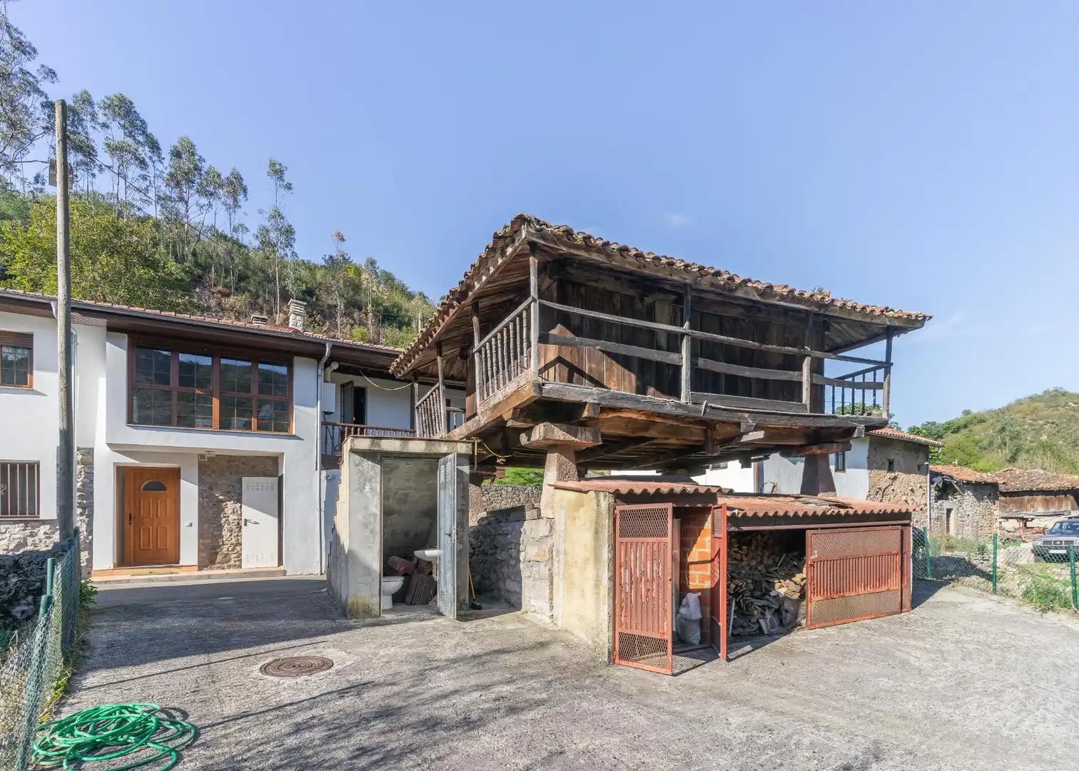 Vista exterior de Casa o xalet en venda en Ribera de Arriba amb Calefacció, Jardí privat i Terrassa