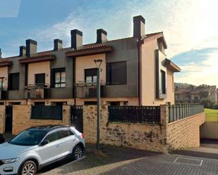 Vista exterior de Casa adosada en venda en Orio amb Aire condicionat, Calefacció i Terrassa