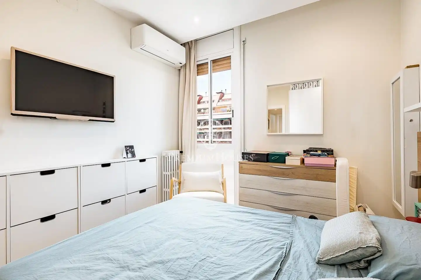 Habitación de Piso en venta en Barcelona con Aire acondicionado, Calefacción y Balcón