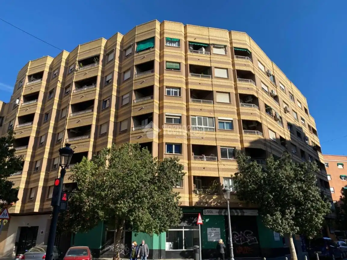 Vista exterior de Piso en venta en Valencia con Aire acondicionado, Parquet y Balcón
