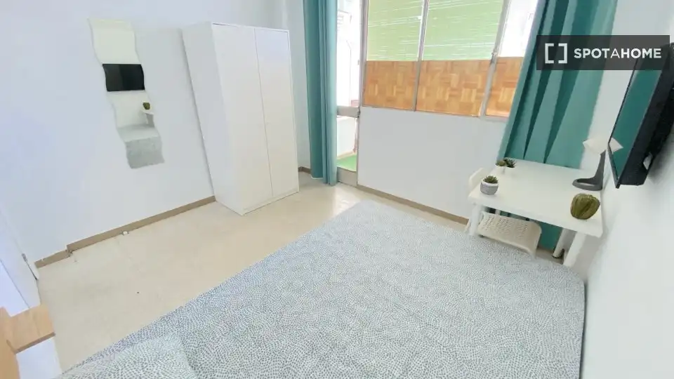 Bedroom of Flat for rent in Sevilla  with Air Conditioner, Heating and Furnished