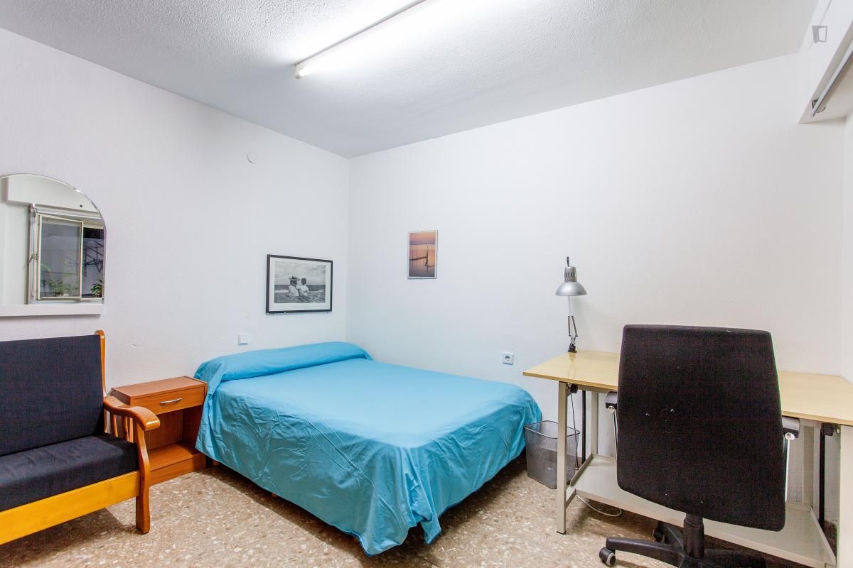 Apartment for share in El Pilar