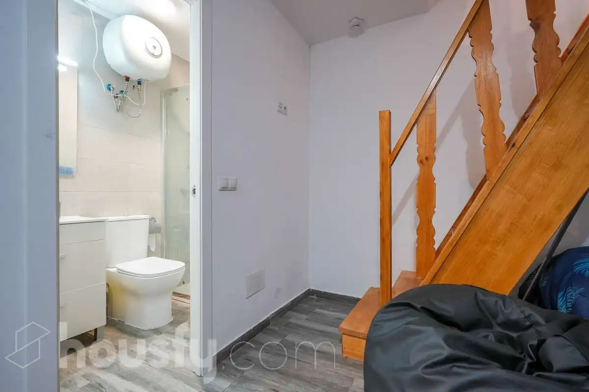 Flat for sale in Madrid  with Air Conditioner, Storage room and Furnished