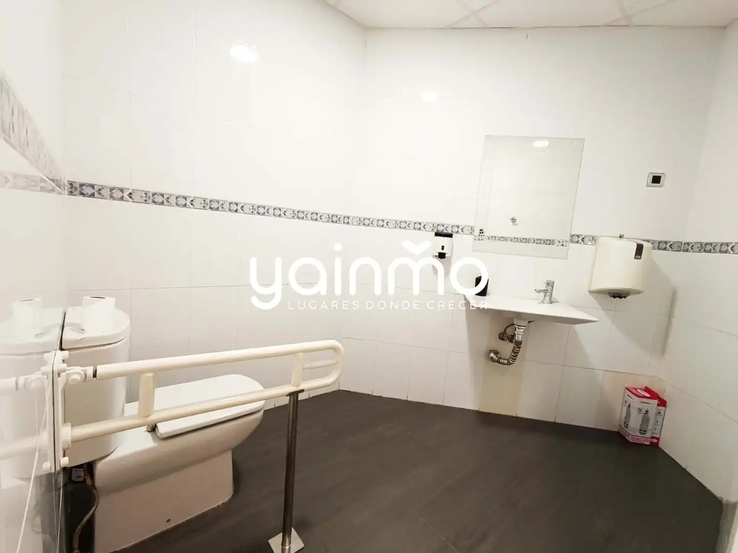Baño de Local de alquiler en Jaén con Aire acondicionado