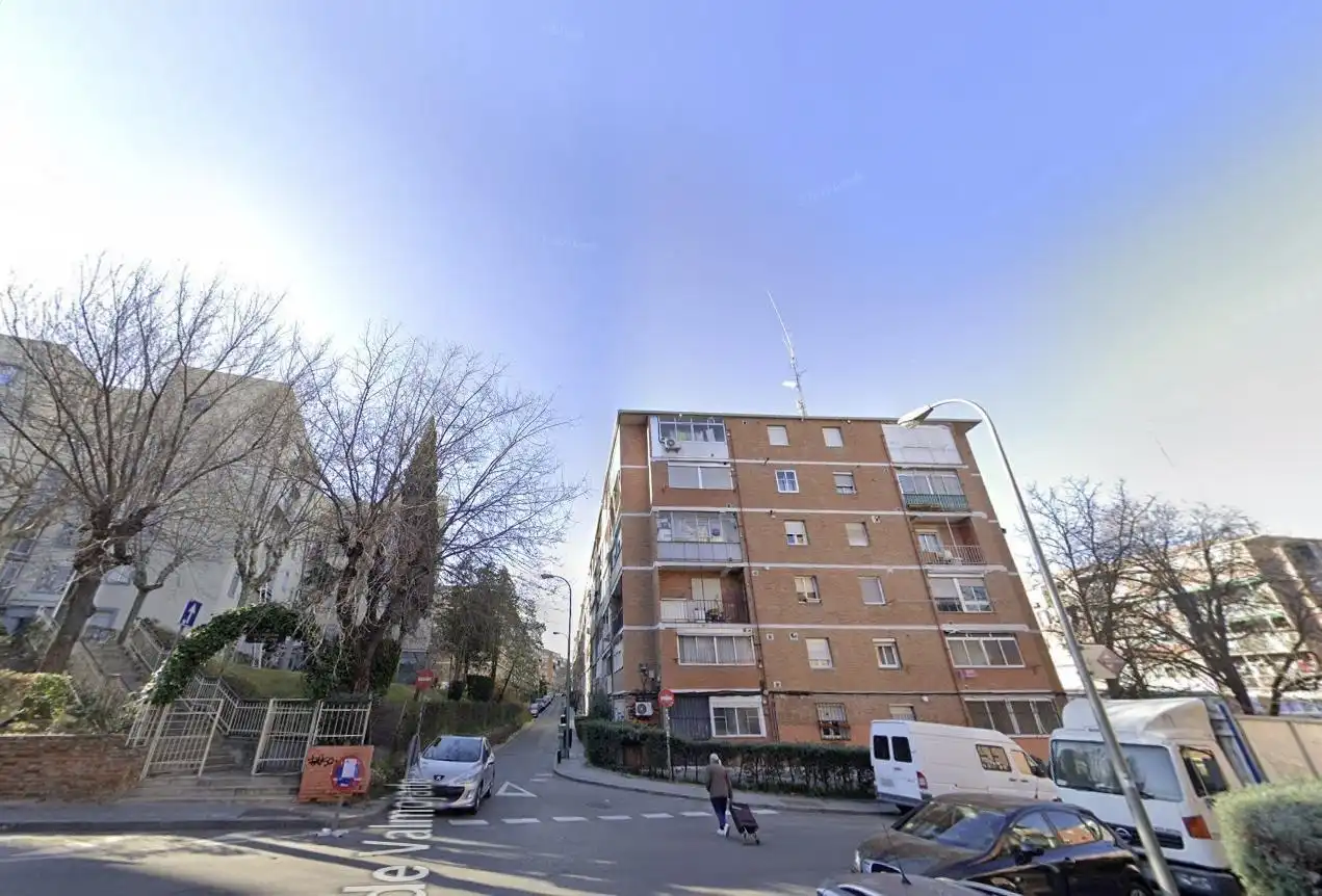 Flat with terrace for sale in Calle CAMARENA