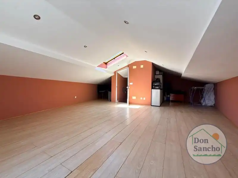 Casa adosada en venta en Santovenia de Pisuerga con Calefacción y Terraza