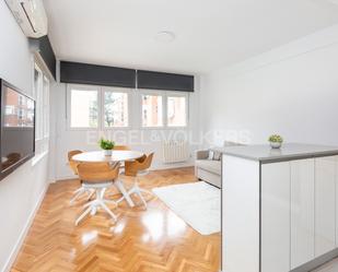 Vista exterior de Apartament de lloguer en  Madrid Capital amb Aire condicionat, Calefacció i Jardí privat