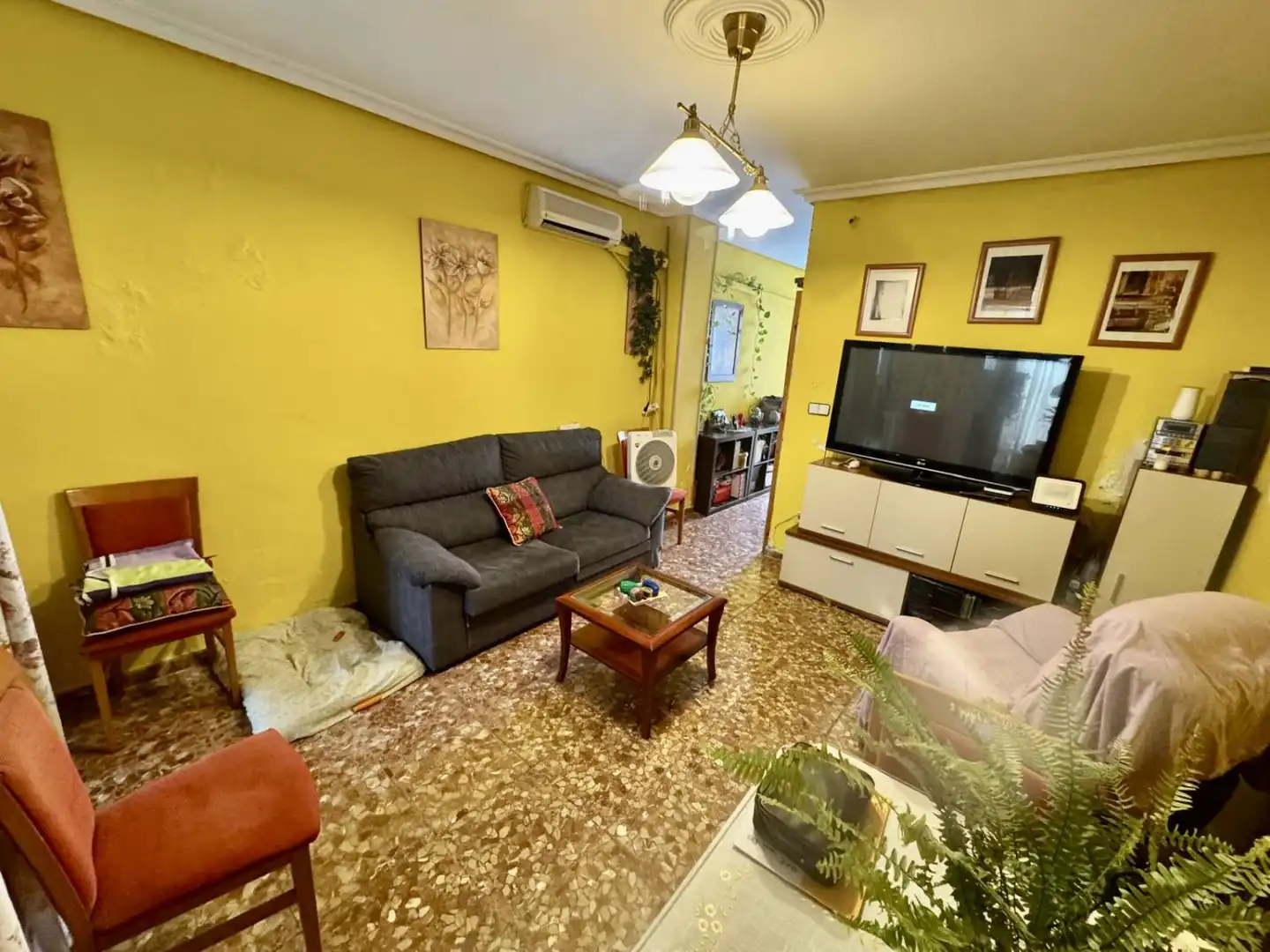 Sala d'estar de Casa o xalet en venda en Sevilla amb Aire condicionat
