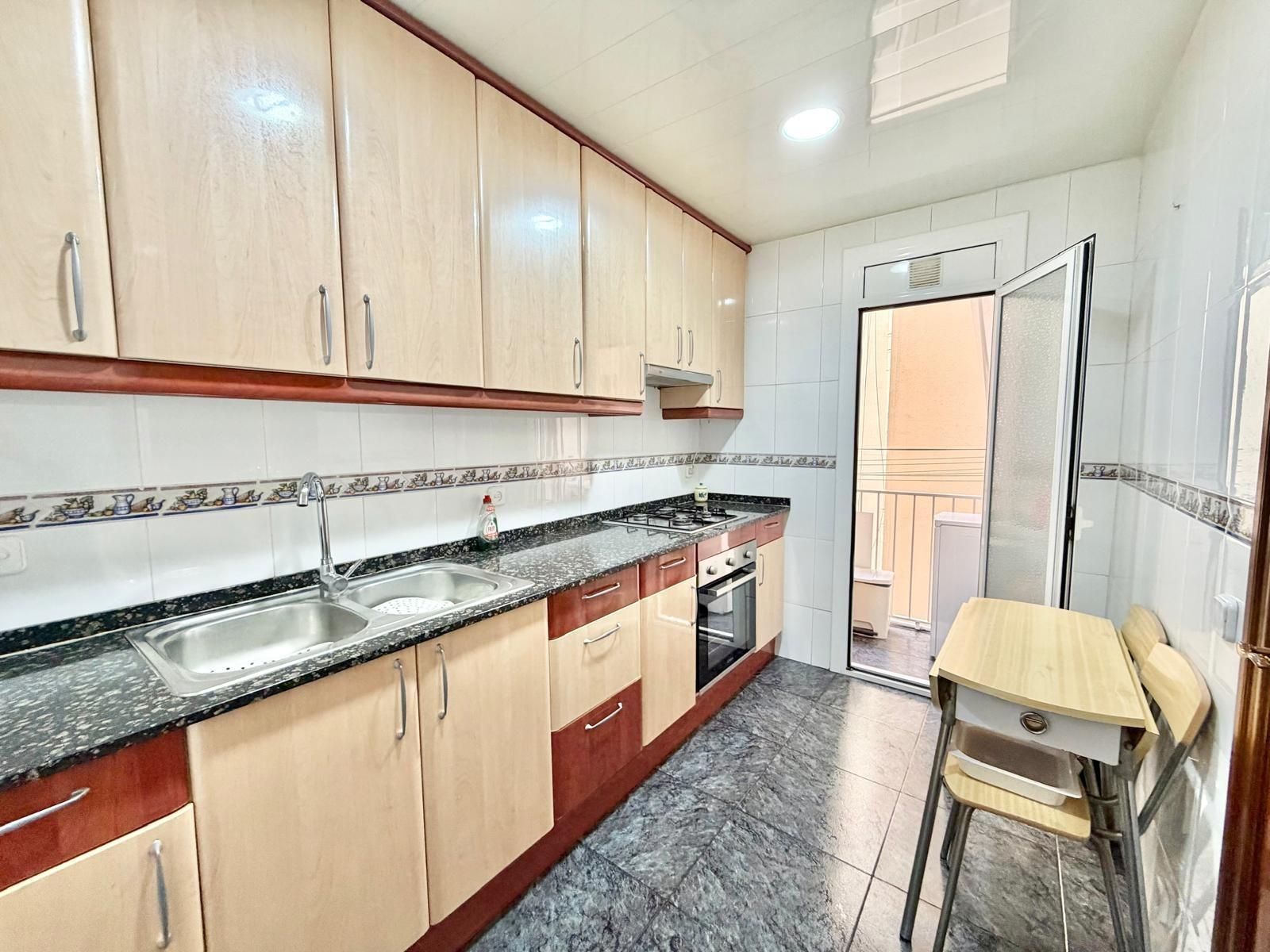 Cuina de Pis en venda en L'Hospitalet de Llobregat amb Terrassa