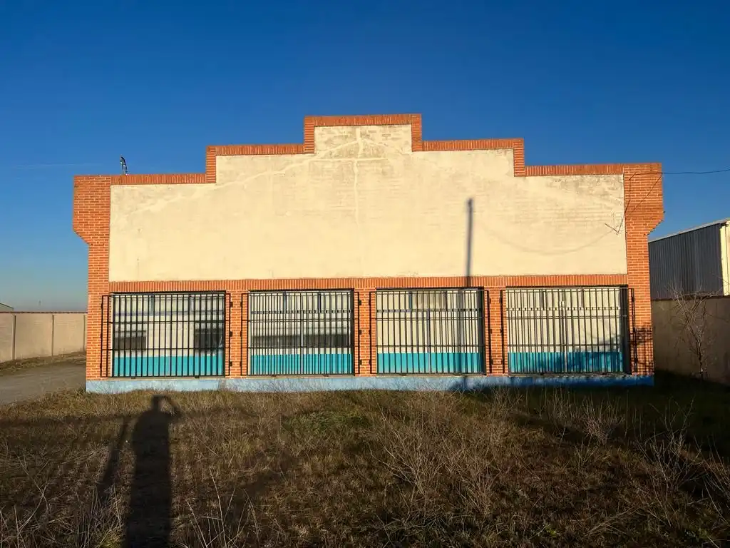Vista exterior de Nave industrial en venta en Nava de la Asunción