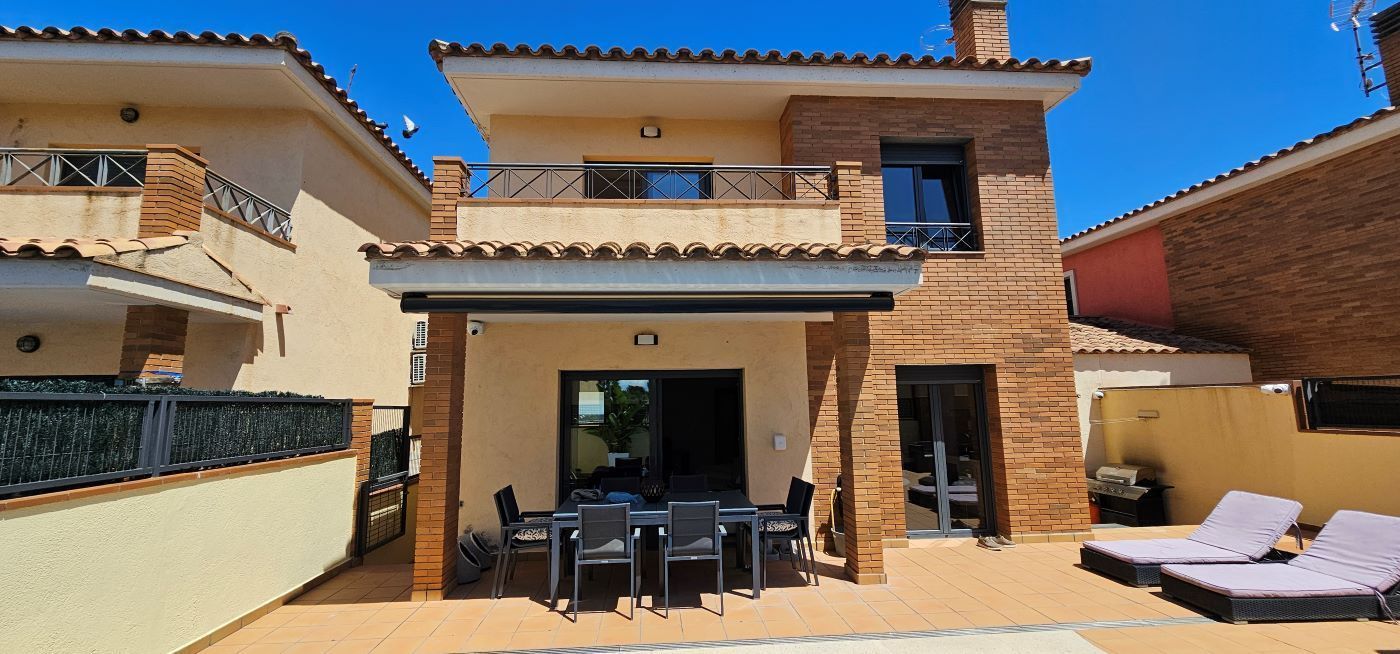 Terrace of House or chalet for sale in Empuriabrava  with Heating and Swimming Pool