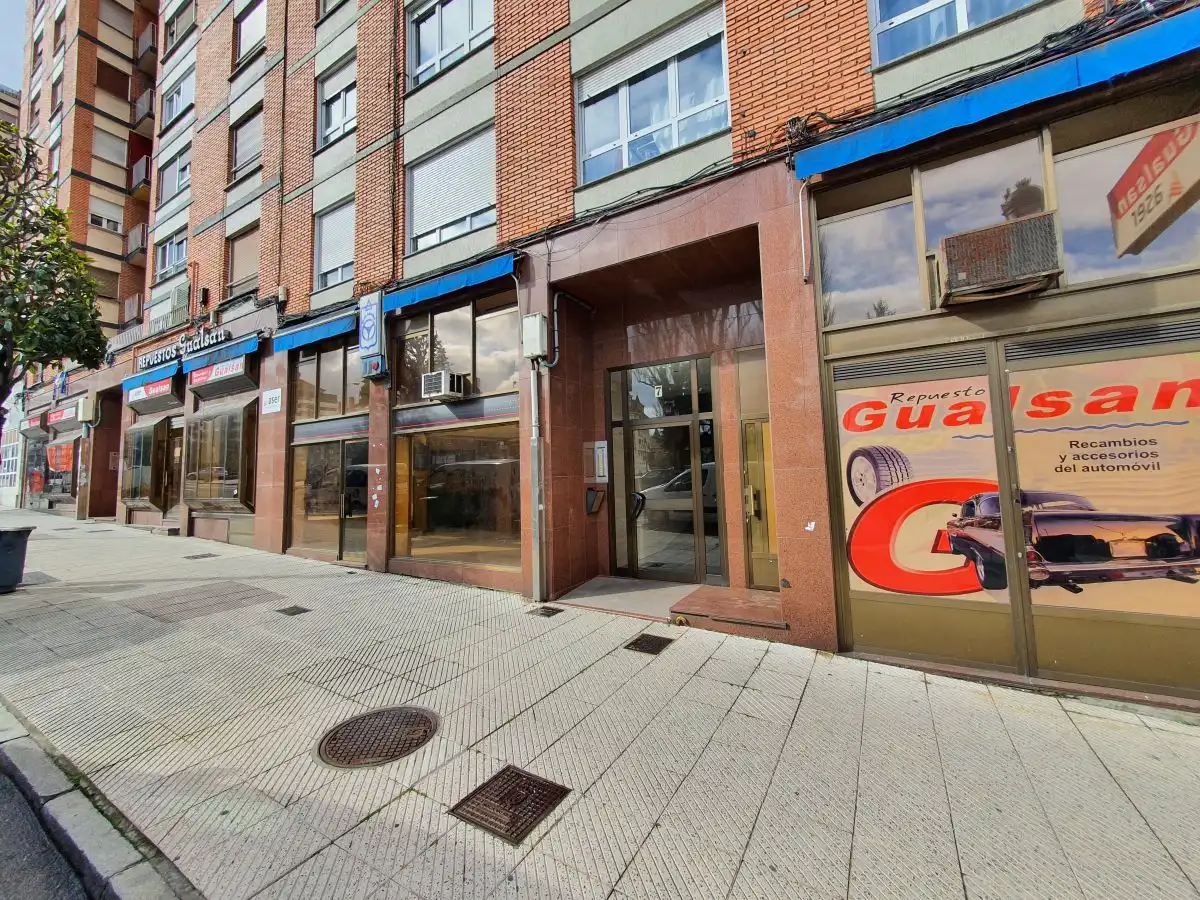 Local comercial en venta en Milán - Pumarín - Teatinos