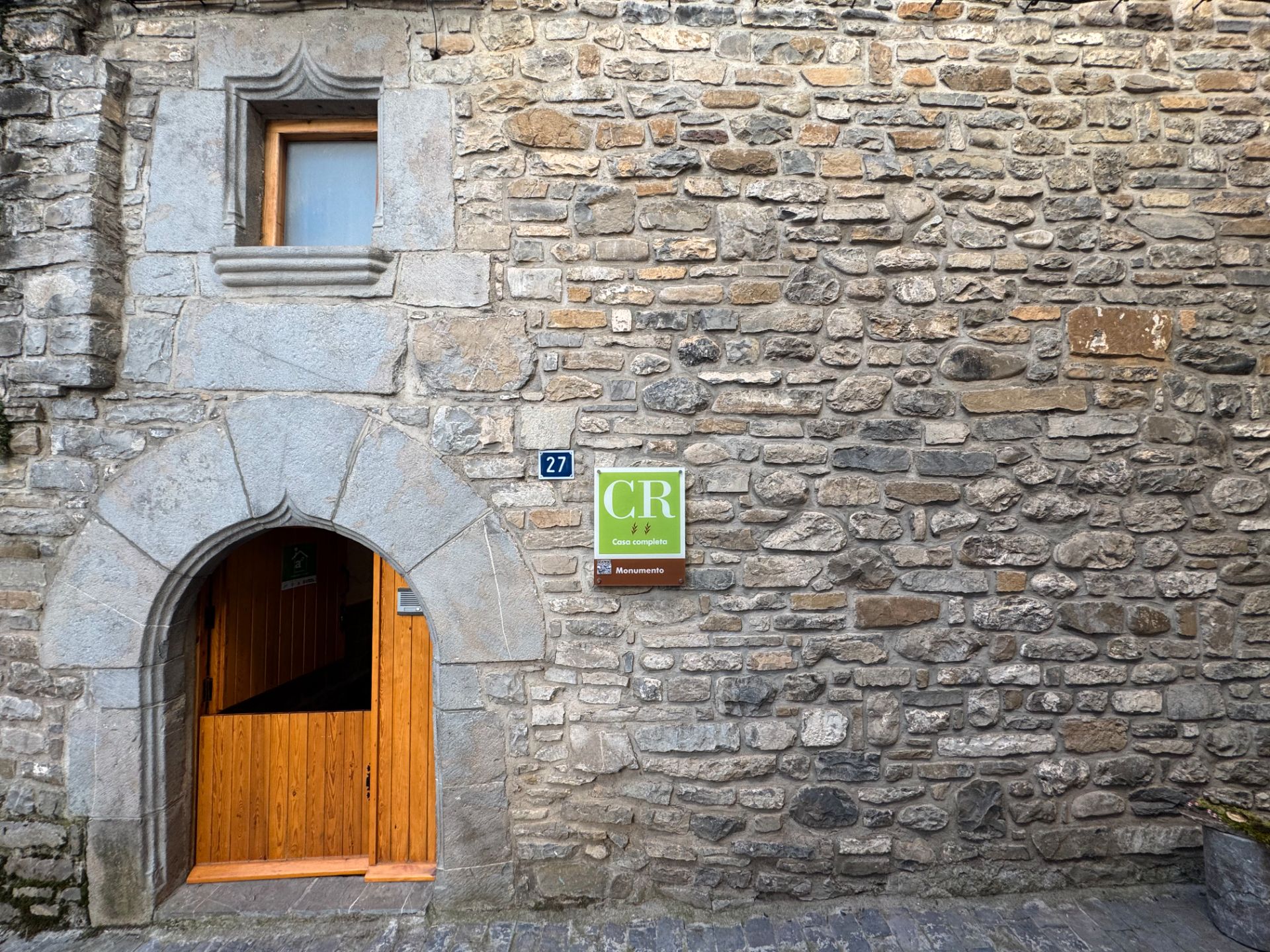 Vista exterior de Casa o xalet en venda en Biescas amb Calefacció, Jardí privat i Parquet