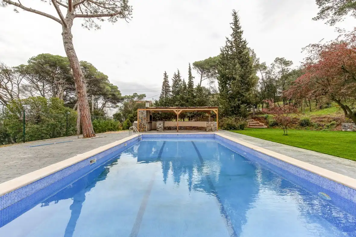 Schwimmbecken von Country house zum Verkauf in Llinars del Vallès mit Klimaanlage, Heizung und Abstellraum
