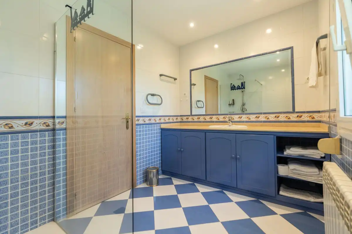 Badezimmer von Einfamilien-Reihenhaus zum Verkauf in Marbella mit Terrasse
