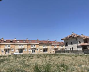 Vista exterior de Casa o xalet en venda en Burgos Capital amb Calefacció, Terrassa i Traster