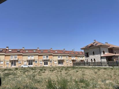 Vista exterior de Casa o xalet en venda en Burgos Capital amb Terrassa