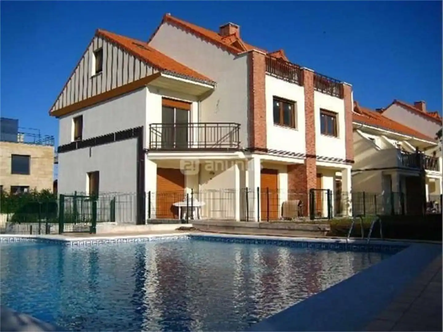Flat with pool to rent in BARRIO LA ARENA, 17