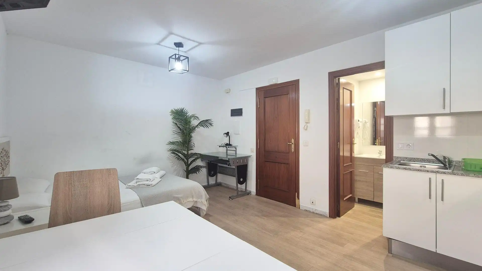 Bedroom of Study for rent in Salamanca  with Heating, Furnished and Balcony