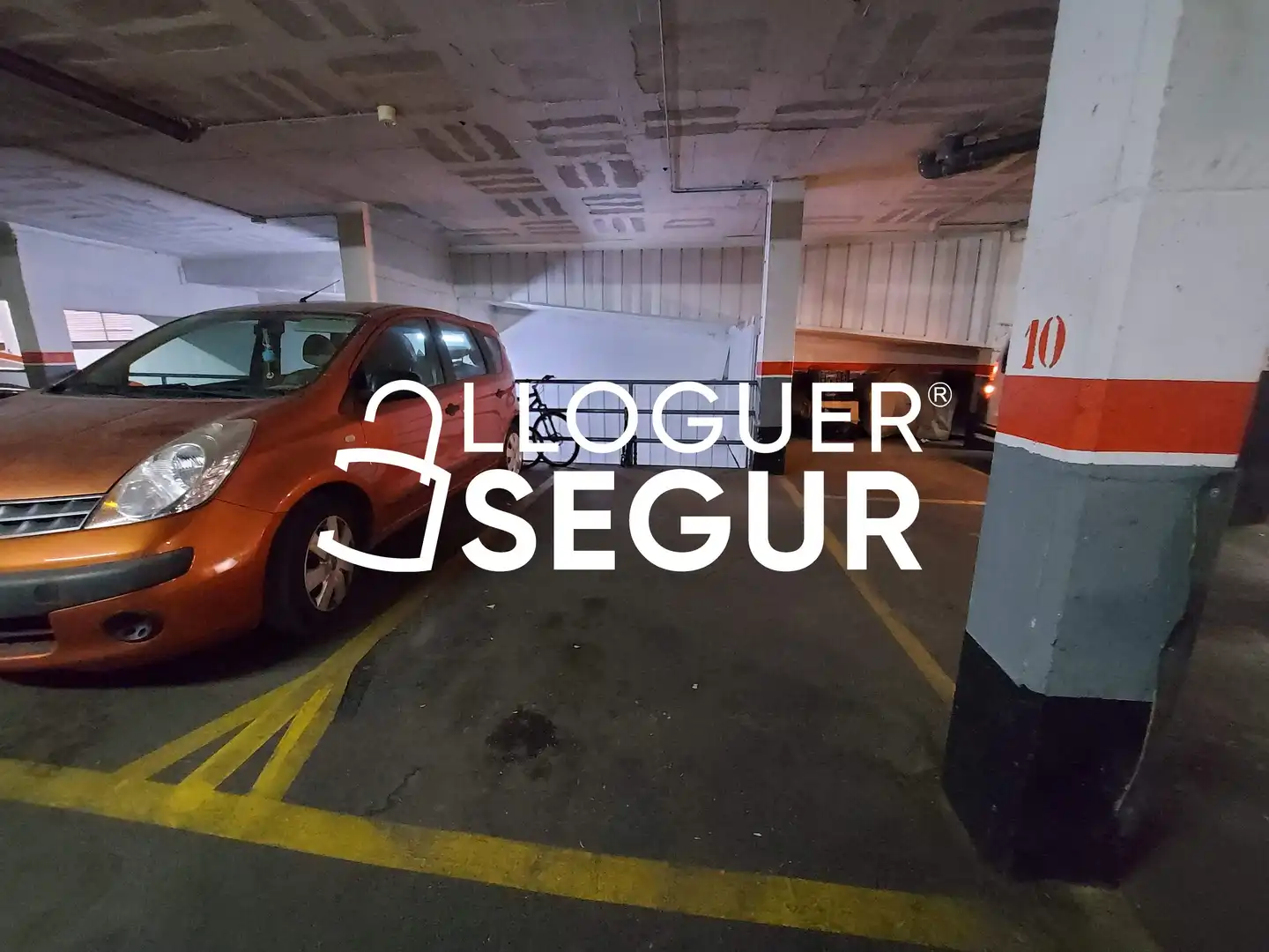 Parking of Flat for rent in Terrassa  with Air Conditioner and Heating