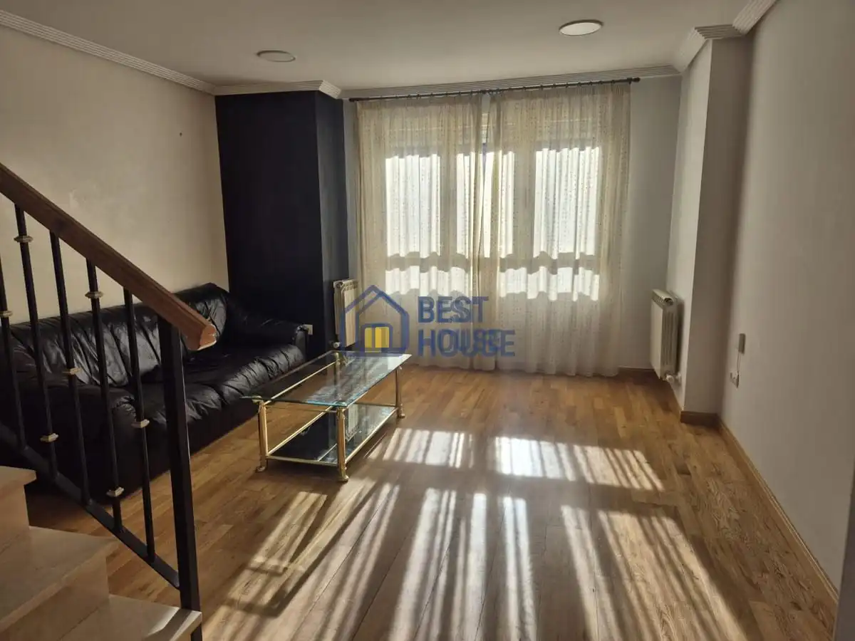 Duplex con ascensore in vendita a Trobajo del Camino