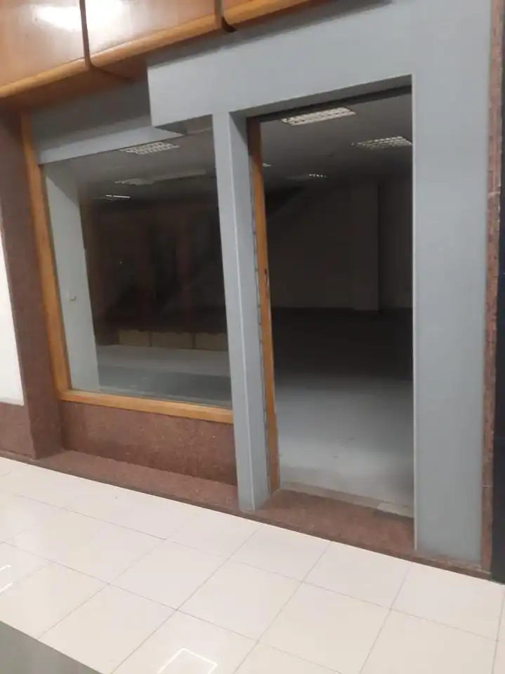 Local comercial en venda a Teodoro Camino, imagen 2
