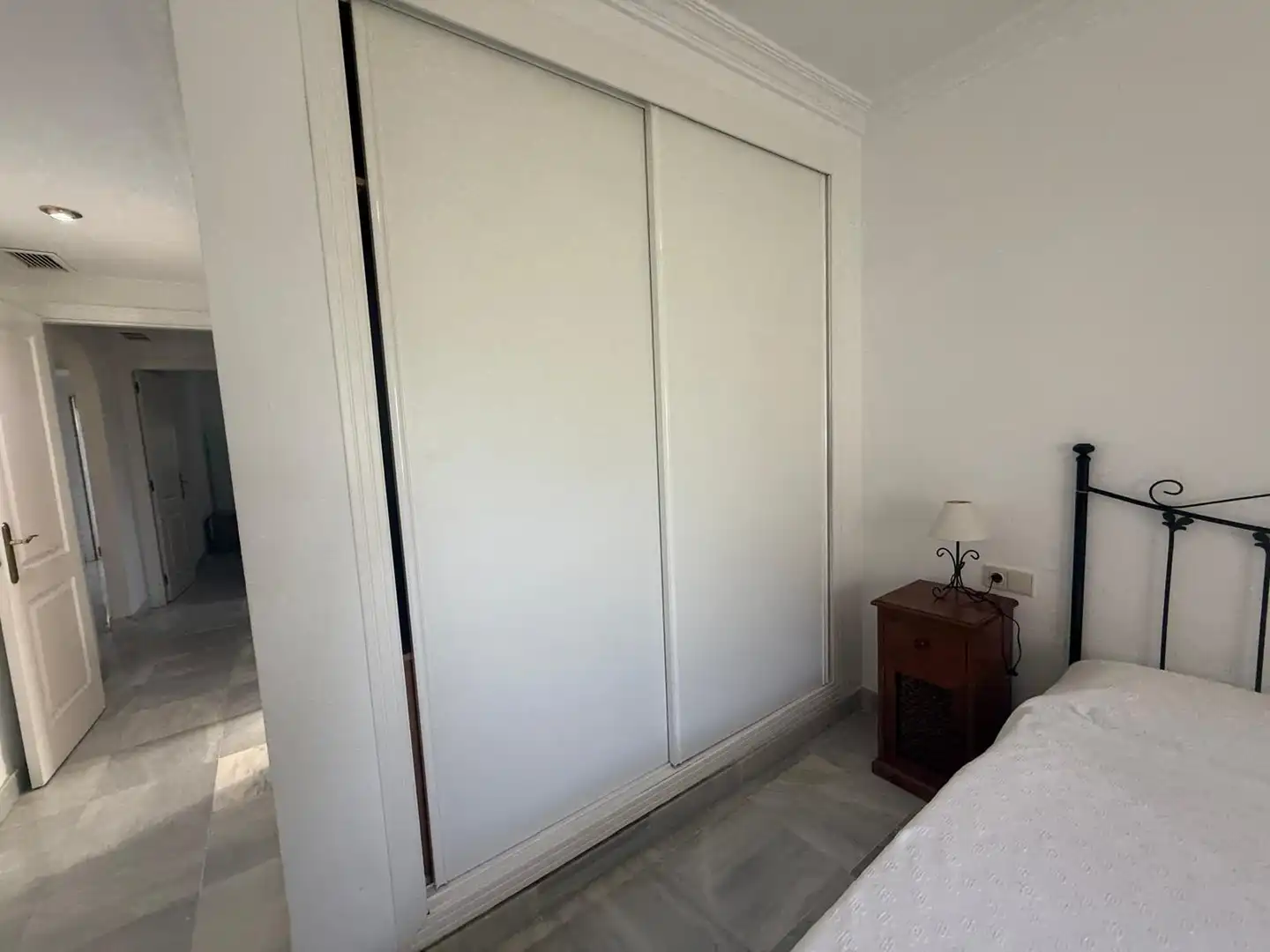 Dormitori de Planta baixa de lloguer en Marbella amb Aire condicionat, Terrassa i Piscina
