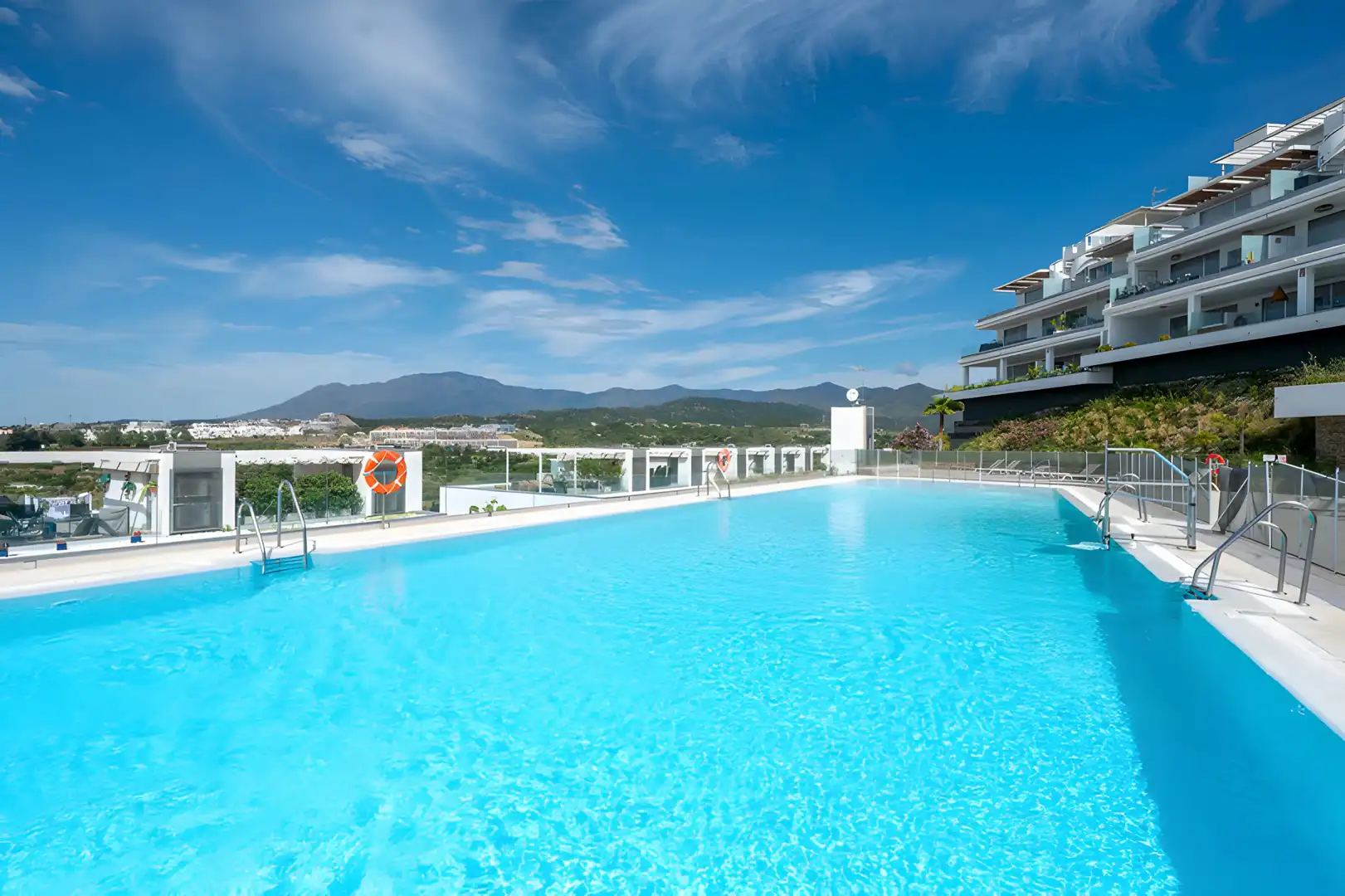 Piscina de Casa adosada en venda en Estepona amb Aire condicionat, Terrassa i Piscina