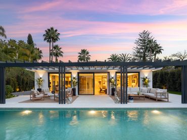 Casa con piscina en venta en Nueva Andalucía