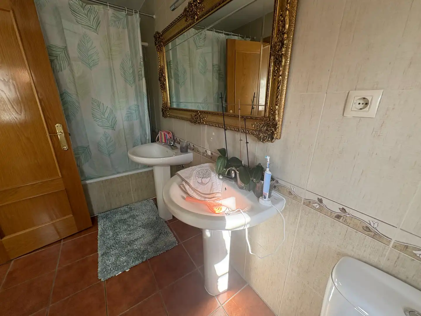 Bathroom of Houses for sale in El Viso de San Juan  with Air Conditioner, Private garden and Parquet flooring