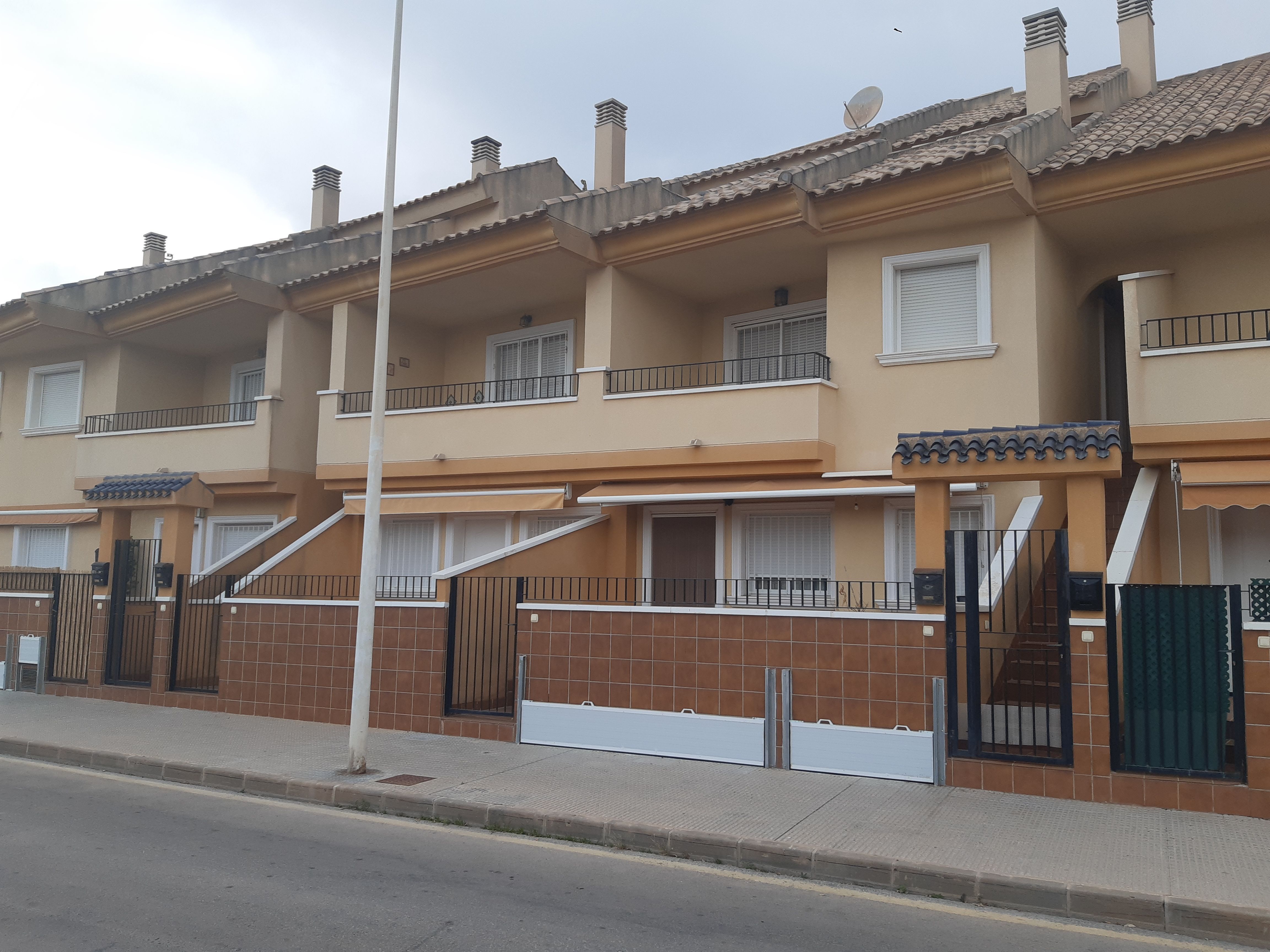 Vista exterior de Dúplex en venda en Los Alcázares amb Terrassa i Balcó