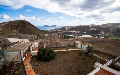 Vista exterior de Casa o xalet en venda en Arucas amb Terrassa i Piscina