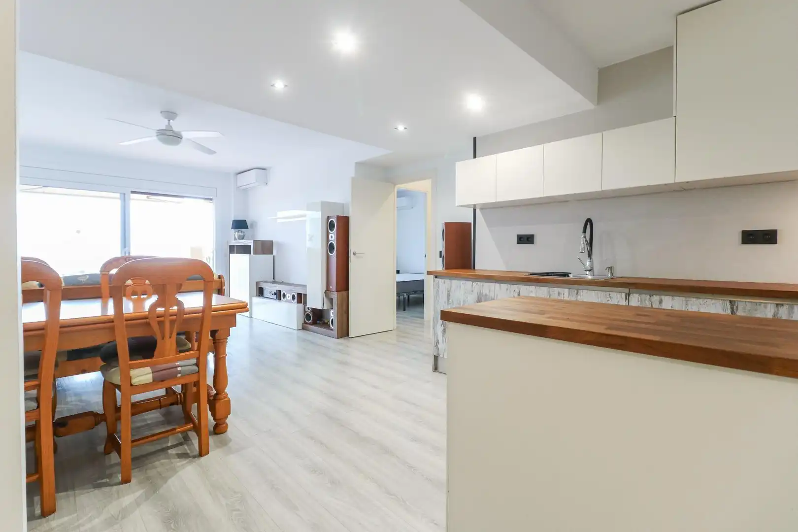 Kitchen of Flat for sale in Vilanova i la Geltrú  with Air Conditioner, Parquet flooring and Balcony