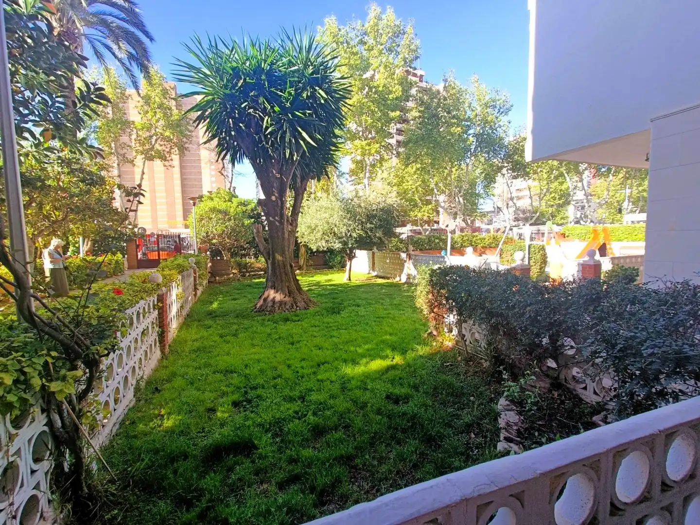 Jardí de Planta baixa en venda en Benidorm amb Aire condicionat, Moblat i Piscina comunitària