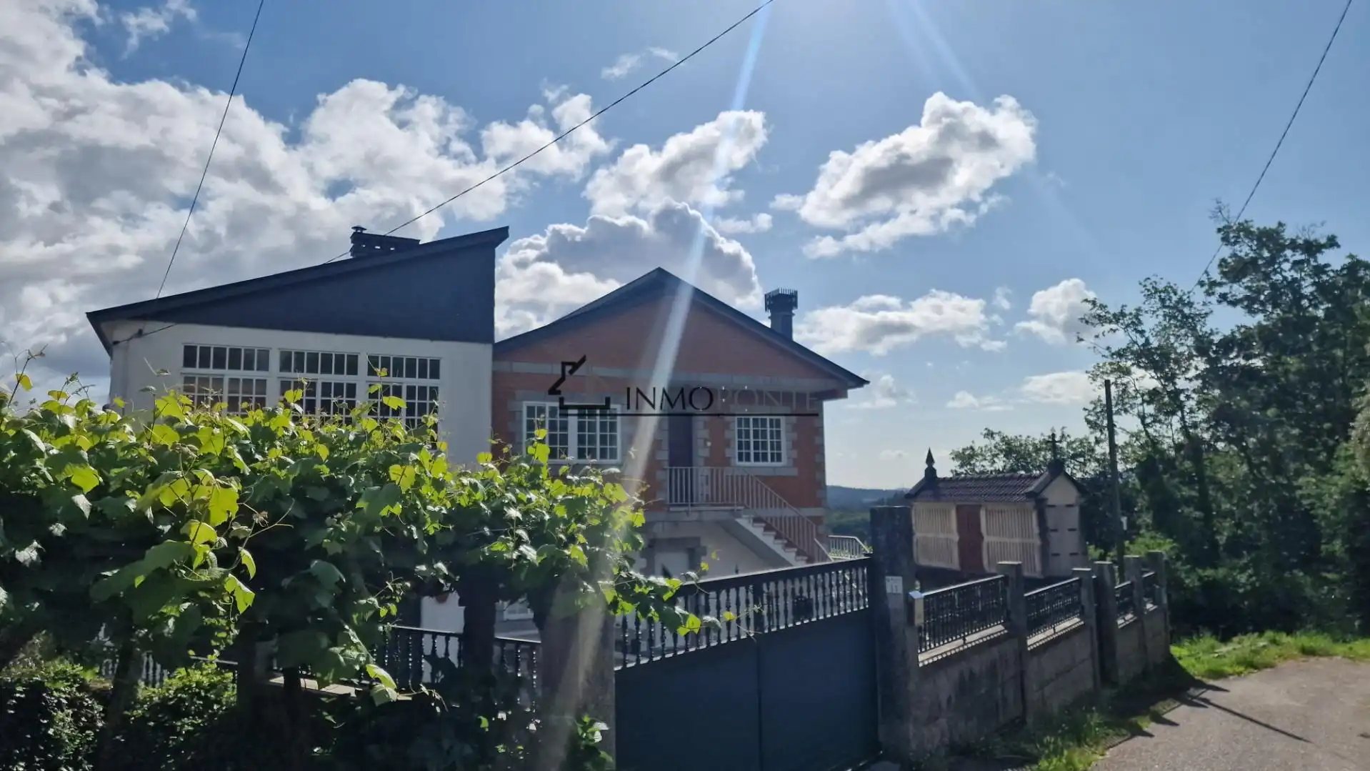 Vista exterior de Casa o xalet en venda en Moraña amb Jardí privat