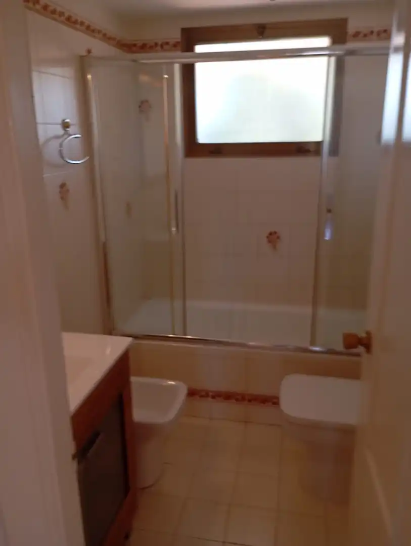 Bathroom of Flat for rent in Zaragoza  with Air Conditioner, Heating and Private garden