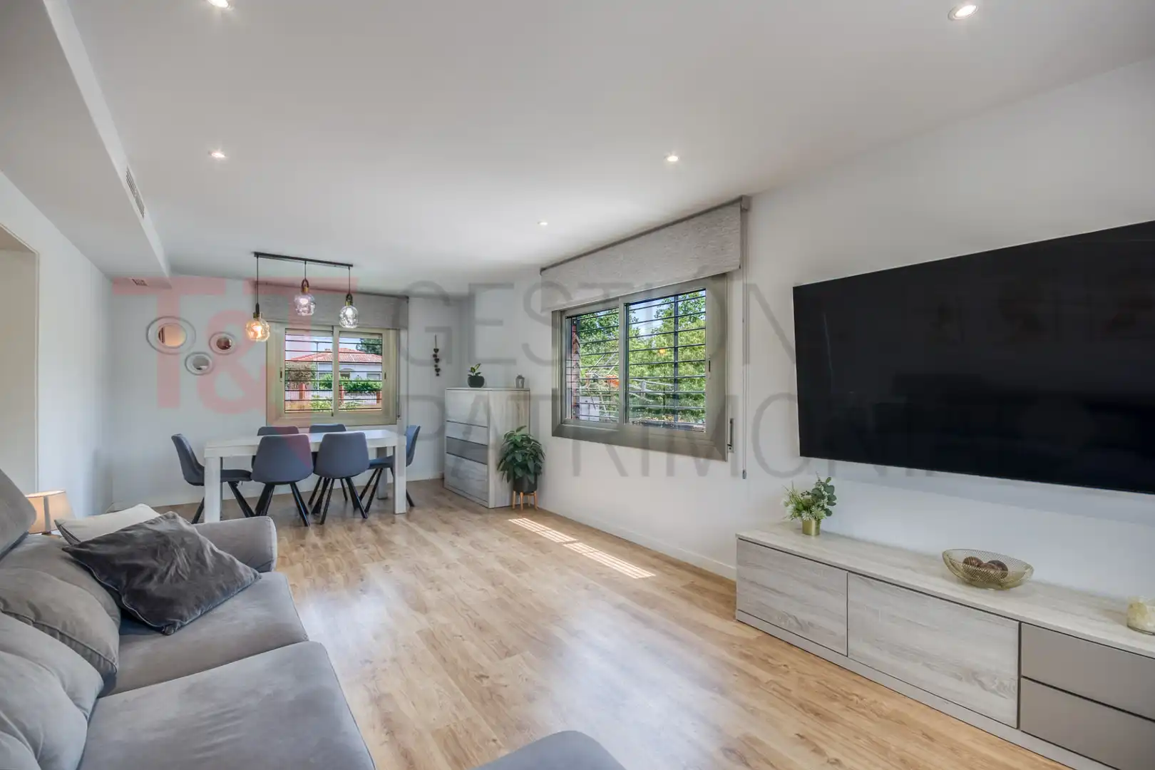 Sala de estar de Casa o chalet en venta en Cerdanyola del Vallès con Aire acondicionado, Calefacción y Terraza