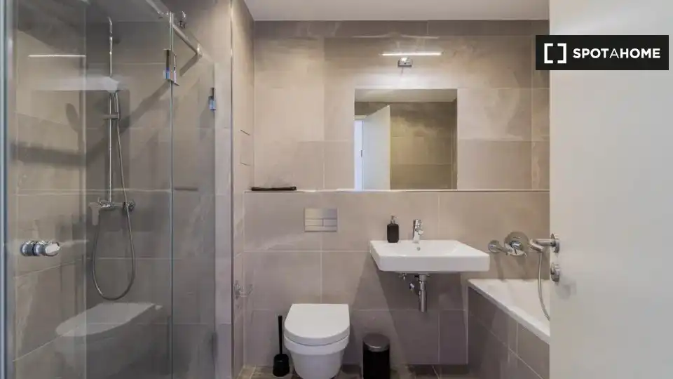 Bany de Apartament per a compartir en Nuñomoral amb Aire condicionat, Terrassa i Moblat