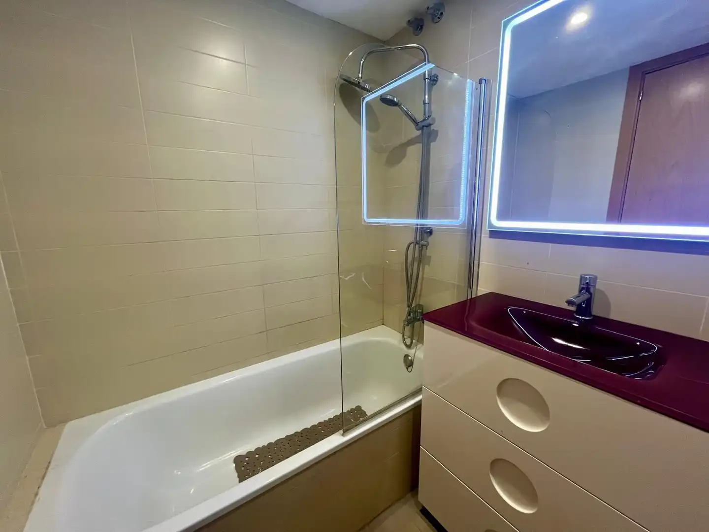 Baño de Piso en venta en Montornès del Vallès con Aire acondicionado, Calefacción y Terraza