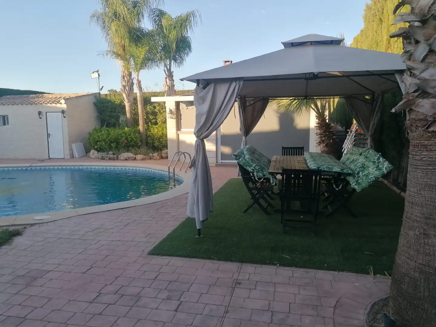 Chalet con piscina en venta en La Carlota