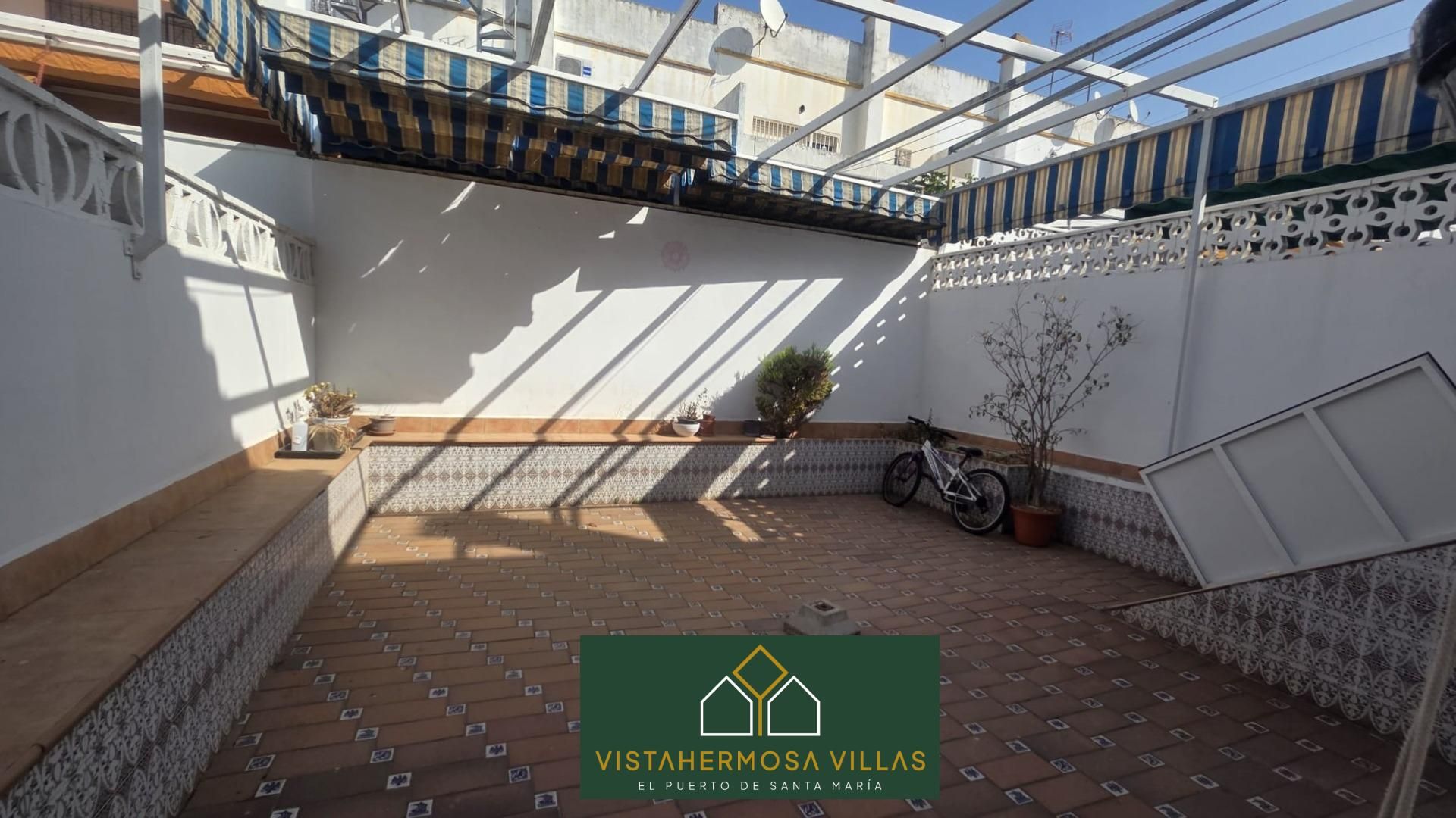 Terrassa de Casa adosada en venda en El Puerto de Santa María amb Aire condicionat, Terrassa i Traster
