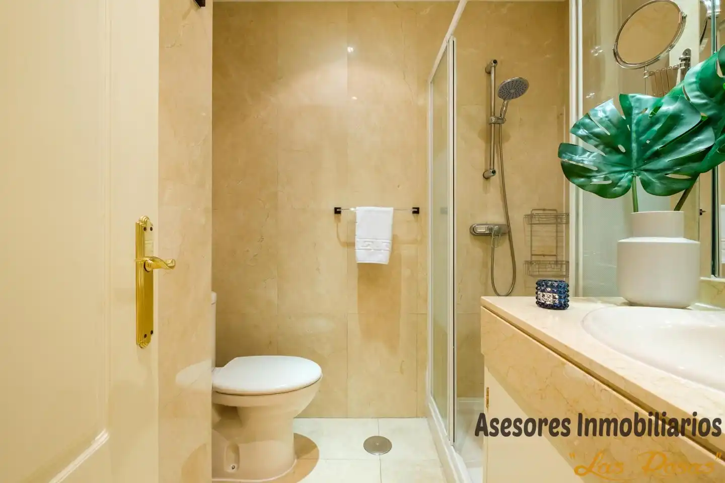 Badezimmer von Wohnung zur Miete in Madrid mit Klimaanlage und Möbliert